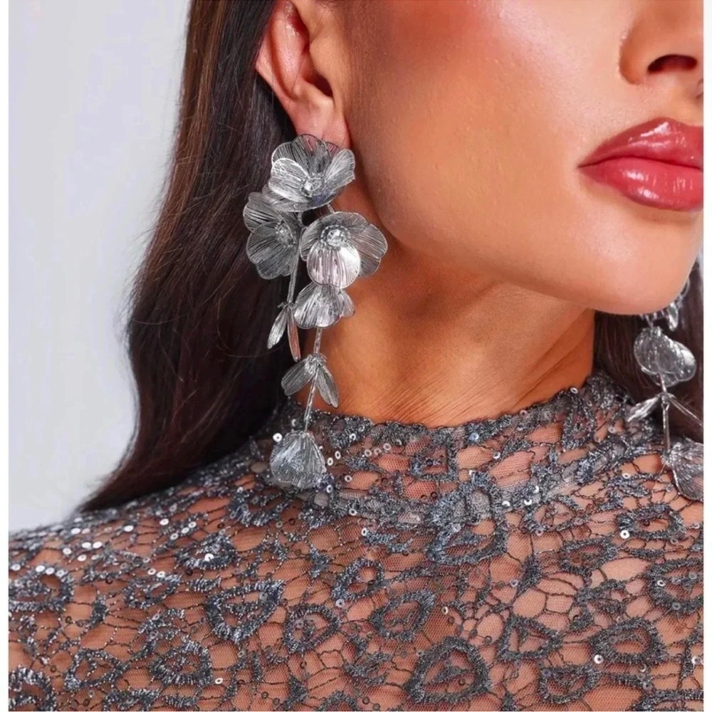 Kate Middleton Famous Silver Cascading Floral Earrings